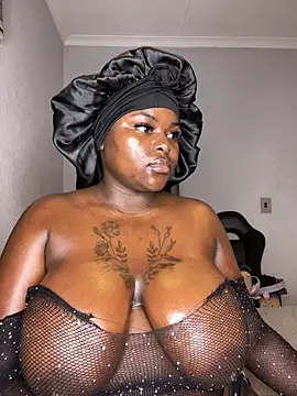 Honeycoco0211 online show from November 17, 2025, 1:31 am