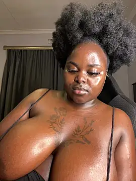 Honeycoco0211 online show from June 19, 2026, 10:58 pm