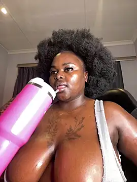 Honeycoco0211 online show from June 18, 2026, 8:03 pm