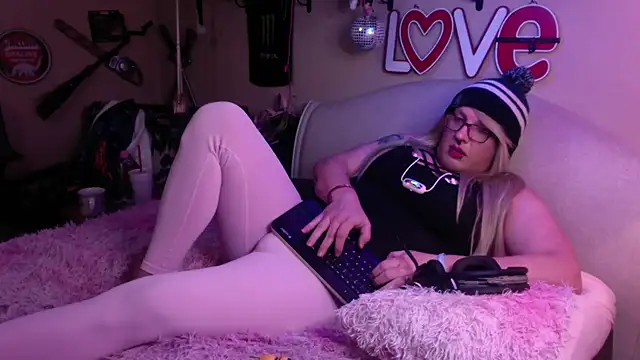 Blakelytgirl online show from January 21, 2025, 8:19 am