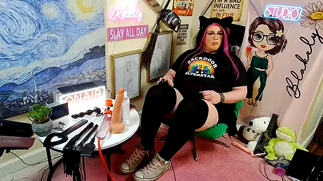 Blakelytgirl online show from April 18, 2026, 5:43 am