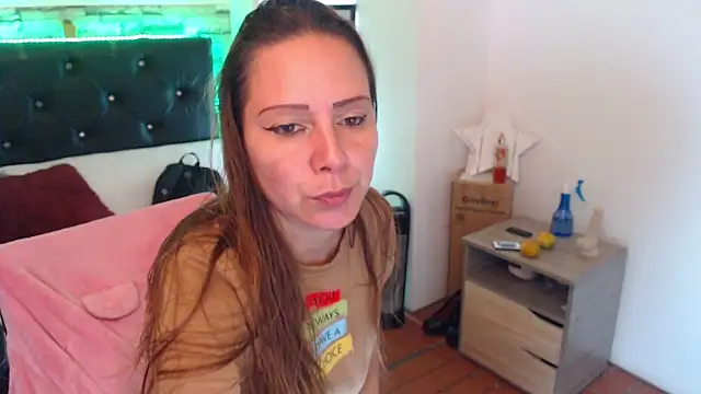 camila delarosa online show from September 17, 2025, 4:31 pm