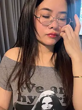 Kyomi-ibaby online show from April 27, 2026, 2:42 am