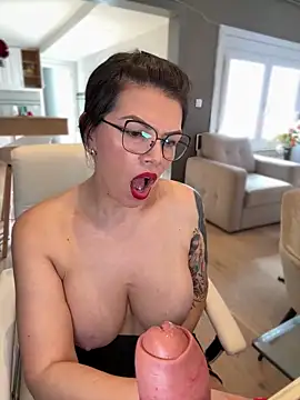 CarlaConnor80 online show from February 17, 2025, 1:44 pm