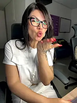 CarlaConnor80 online show from March 6, 2025, 7:43 pm