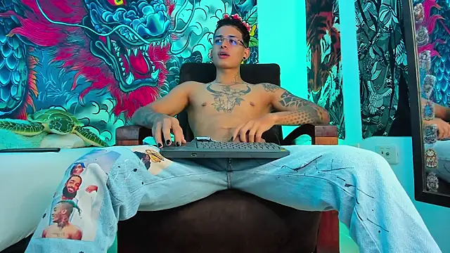 Maxi Gray online show from September 19, 2025, 12:36 am