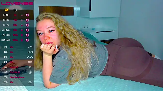 kitti kaattt online show from September 21, 2025, 4:06 am