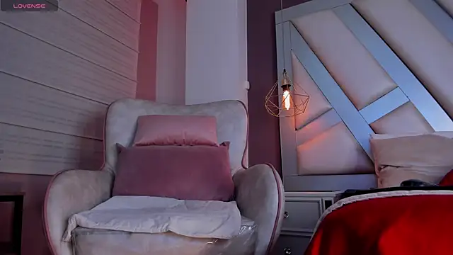 Janna Rousse  online show from September 13, 2025, 2:17 pm