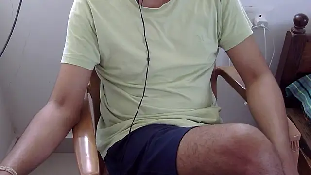 Snapshot of The_SHY_uncut chatting on April 26, 2026, 6:11 am The SHY uncut online show from April 26, 2026, 6:11 am