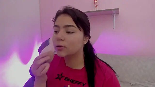 Snapshot of Oriana_Guzman chatting on April 30, 2026, 4:30 am Oriana Guzman online show from April 30, 2026, 4:30 am