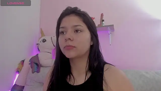 Snapshot of Oriana_Guzman chatting on May 11, 2026, 6:04 am Oriana Guzman online show from May 11, 2026, 6:04 am