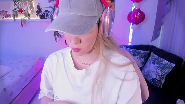 albaismynameX online show from March 17, 2025, 12:14 pm