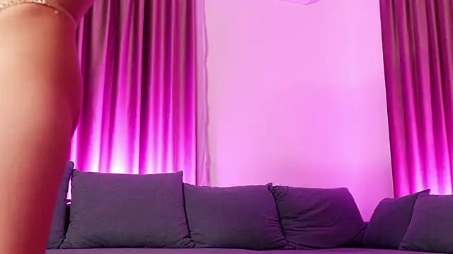 BaayBee   online show from November 26, 2025, 9:15 pm