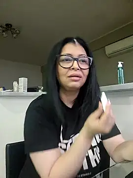 Snapshot of Milf_Abigail chatting on June 5, 2026, 2:49 am Milf Abigail online show from June 5, 2026, 2:49 am