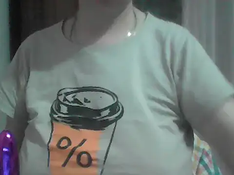Snapshot of AnaXBerry chatting on June 4, 2026, 6:12 pm AnaXBerry online show from June 4, 2026, 6:12 pm