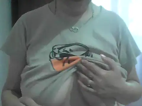 Snapshot of AnaXBerry chatting on June 10, 2026, 6:36 am AnaXBerry online show from June 10, 2026, 6:36 am