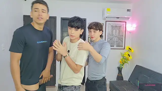 badguyss bisex online show from June 15, 2026, 11:21 am