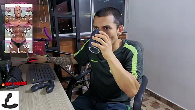 Snapshot of Marck_Muscle chatting on July 1, 2026, 11:38 pm Marck Muscle online show from July 1, 2026, 11:38 pm