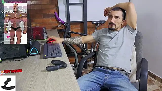 Snapshot of Marck_Muscle chatting on July 5, 2026, 1:32 am Marck Muscle online show from July 5, 2026, 1:32 am