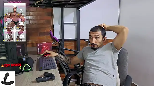 Snapshot of Marck_Muscle chatting on July 5, 2026, 4:19 am Marck Muscle online show from July 5, 2026, 4:19 am