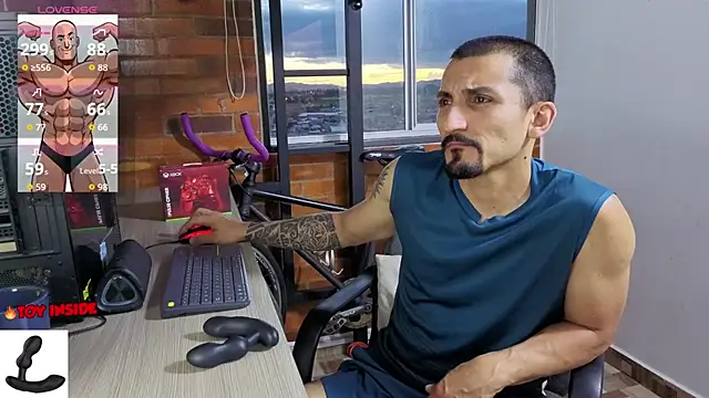 Snapshot of Marck_Muscle chatting on June 24, 2026, 11:24 pm Marck Muscle online show from June 24, 2026, 11:24 pm