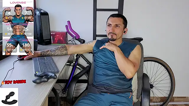 Snapshot of Marck_Muscle chatting on August 3, 2026, 11:09 pm Marck Muscle online show from August 3, 2026, 11:09 pm