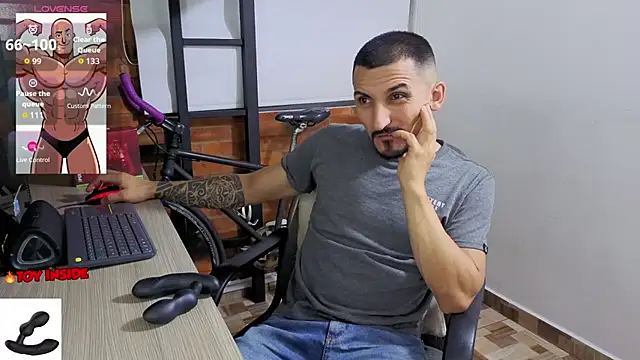 Snapshot of Marck_Muscle chatting on July 6, 2026, 1:12 am Marck Muscle online show from July 6, 2026, 1:12 am