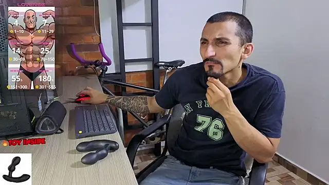Snapshot of Marck_Muscle chatting on June 27, 2026, 1:33 am Marck Muscle online show from June 27, 2026, 1:33 am
