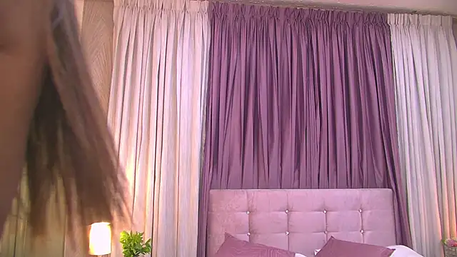 Lilly Peach22 online show from January 18, 2025, 6:10 pm