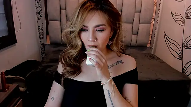 KataHot  online show from October 29, 2025, 8:19 pm