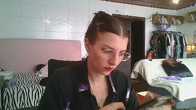 SweetyBabyDemon online show from October 1, 2025, 7:07 pm