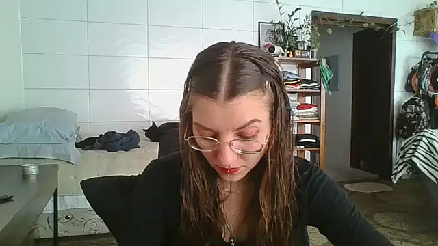 SweetyBabyDemon online show from September 9, 2025, 4:49 pm