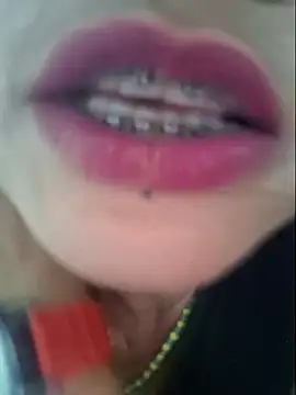 gatadeojosclaros online show from October 4, 2025, 2:24 am