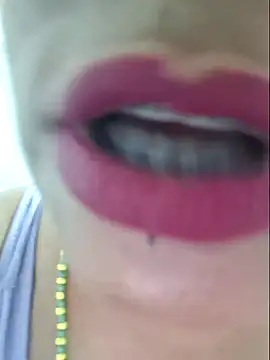 gatadeojosclaros online show from February 22, 2025, 3:45 am