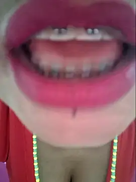 gatadeojosclaros online show from October 3, 2025, 2:04 am