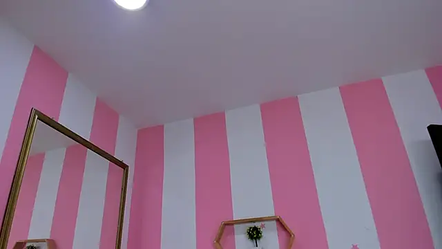 ISABELLA 020 online show from March 12, 2026, 12:20 pm