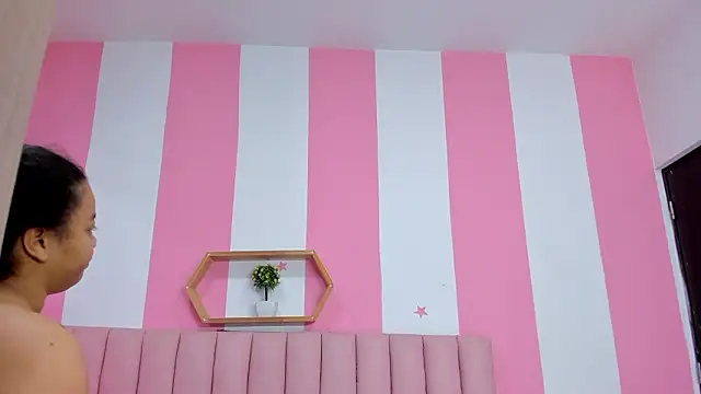 ISABELLA 020 online show from February 3, 2026, 12:43 pm