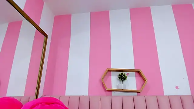 ISABELLA 020 online show from November 24, 2025, 2:06 pm