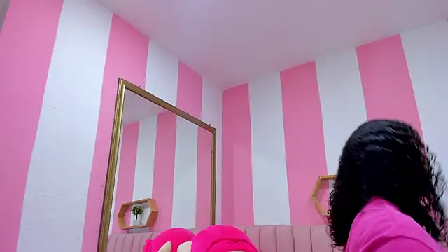 ISABELLA 020 online show from September 15, 2025, 12:38 pm