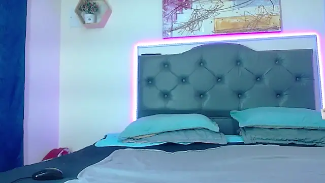 Kim clark1 online show from September 10, 2025, 2:27 pm