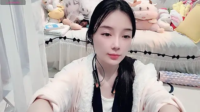 AKiKi711 online show from April 28, 2026, 4:55 pm