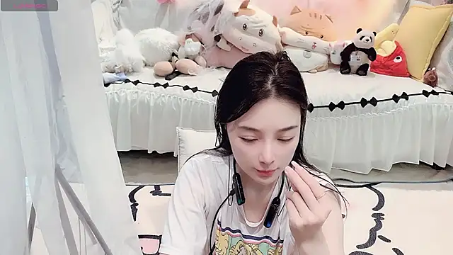 AKiKi711 online show from July 29, 2026, 4:44 am