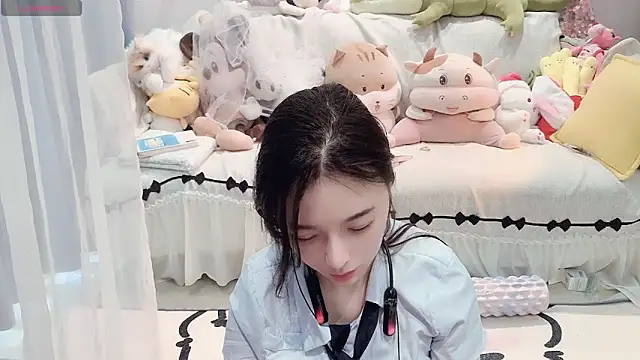 AKiKi711 online show from May 2, 2026, 5:01 am