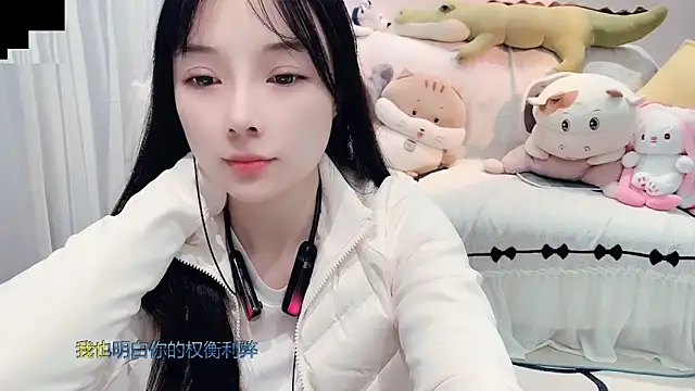 AKiKi711 online show from October 28, 2025, 4:28 pm