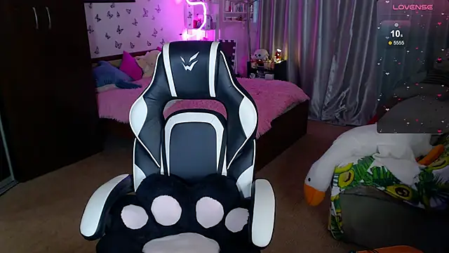 Snapshot of Sidney_blush chatting on February 17, 2026, 5:27 am Sidney blush online show from February 17, 2026, 5:27 am