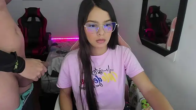 jessi and boy online show from December 22, 2025, 5:02 pm