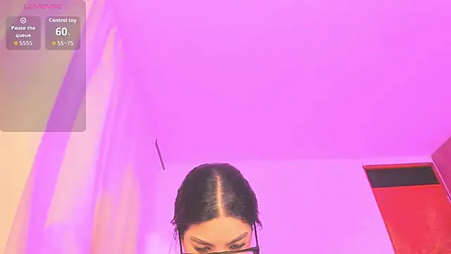 Kylie2211 online show from May 8, 2026, 4:38 am