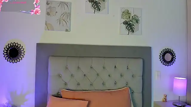 Kylie2211 online show from October 2, 2025, 8:45 pm