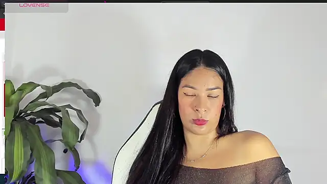 bella hadid1  online show from March 13, 2025, 2:01 pm