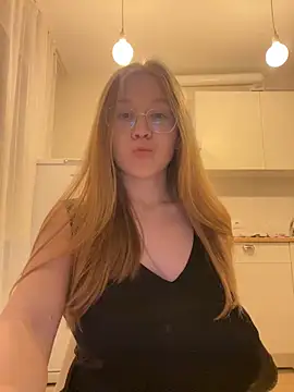 Eva Weyne online show from November 2, 2025, 8:03 pm